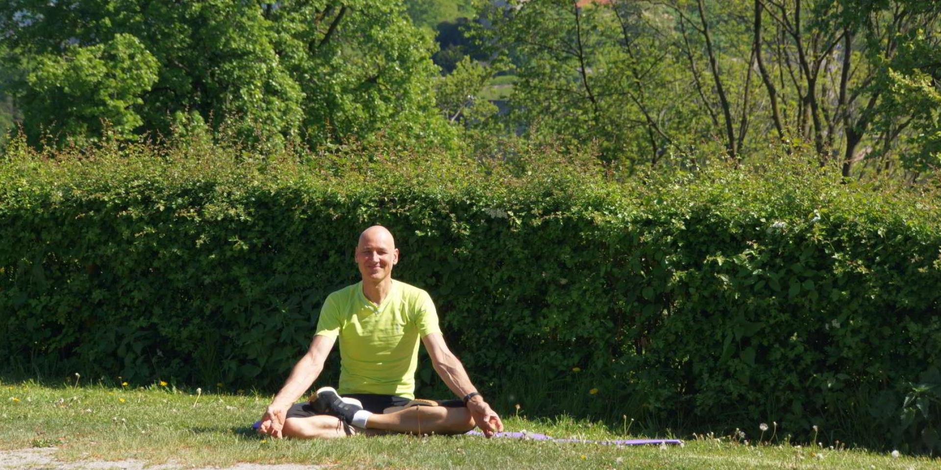 Personal Trainer Bielefeld Yoga vor Sparrenburg